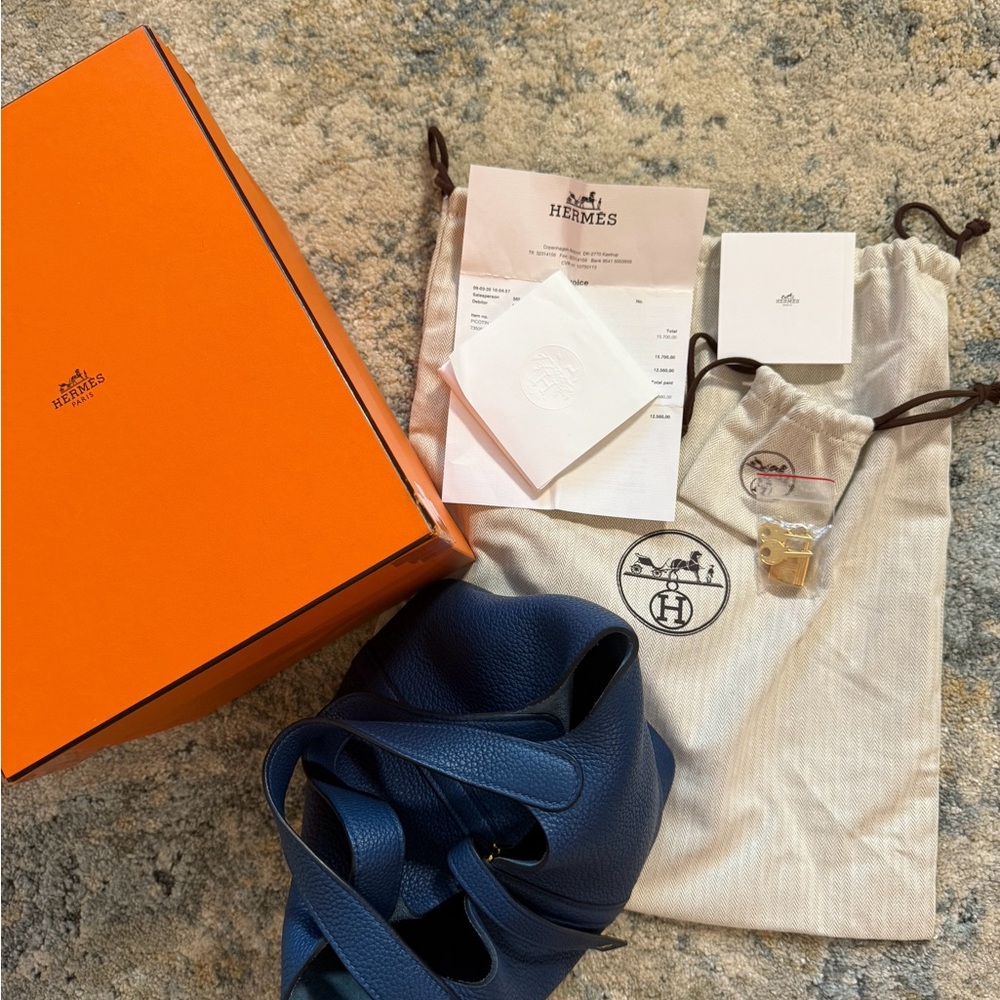 Hermes Taurillon Maurice Picotin Lock 18 PM Deep Blue in Excellent Condition! - Picture 3 of 3